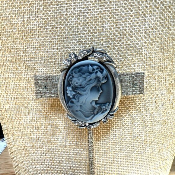 Gray Cameo Brooch With Rhinestone Accents & Antique Silver Tone Frame - Picture 4 of 6